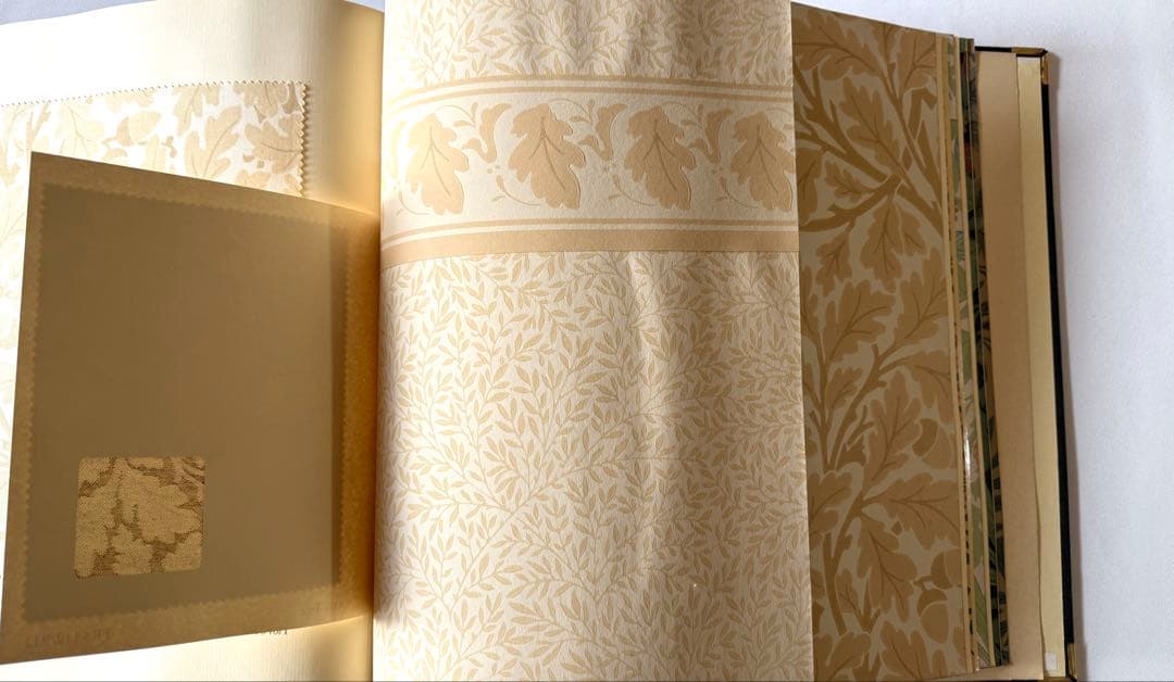 命が息づくモリスデザイン。眺めても飾っても美しい大型ビンテージカタログ。