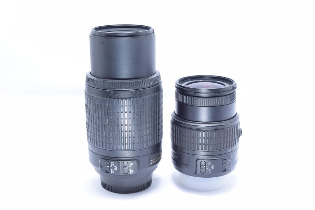 ①Nikon D3100 Wレンズセット（手振れ補正付き） シャッター数少