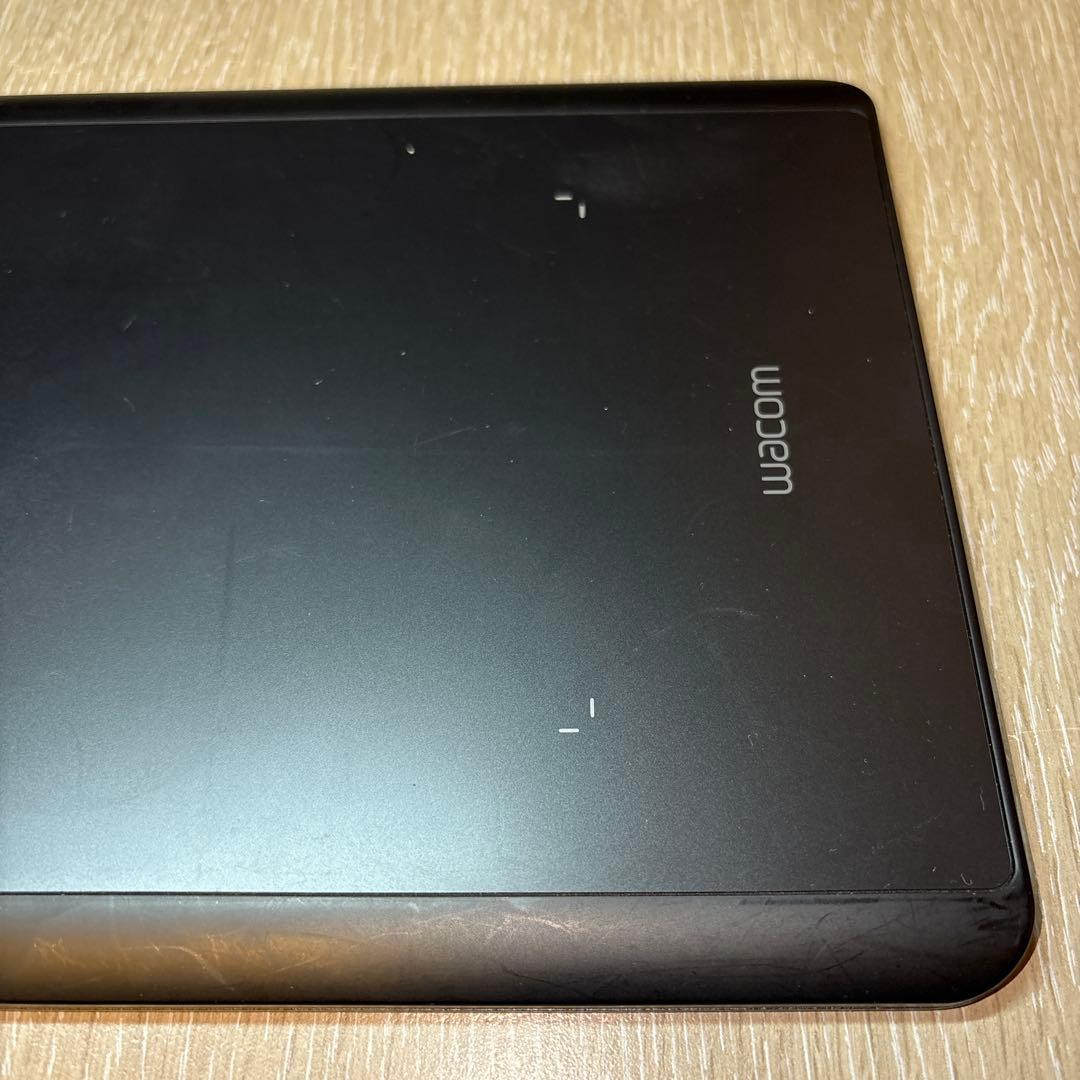 液タブ・ペンタブ Wacom Intuos Pro (2017) Small PTH-460