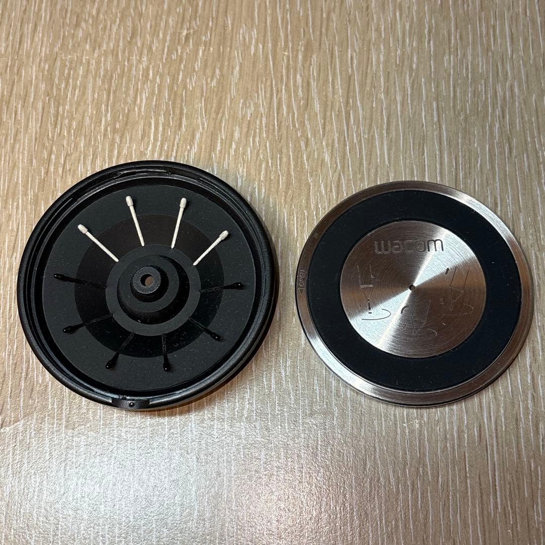 液タブ・ペンタブ Wacom Intuos Pro (2017) Small PTH-460