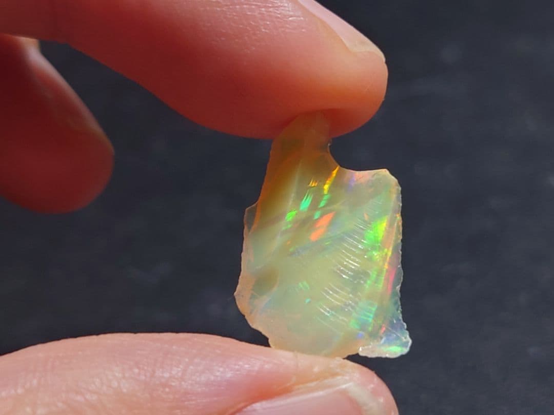 エチオピアウェロ産　オパール　ジュエリーグレード　原石　鉱物標本