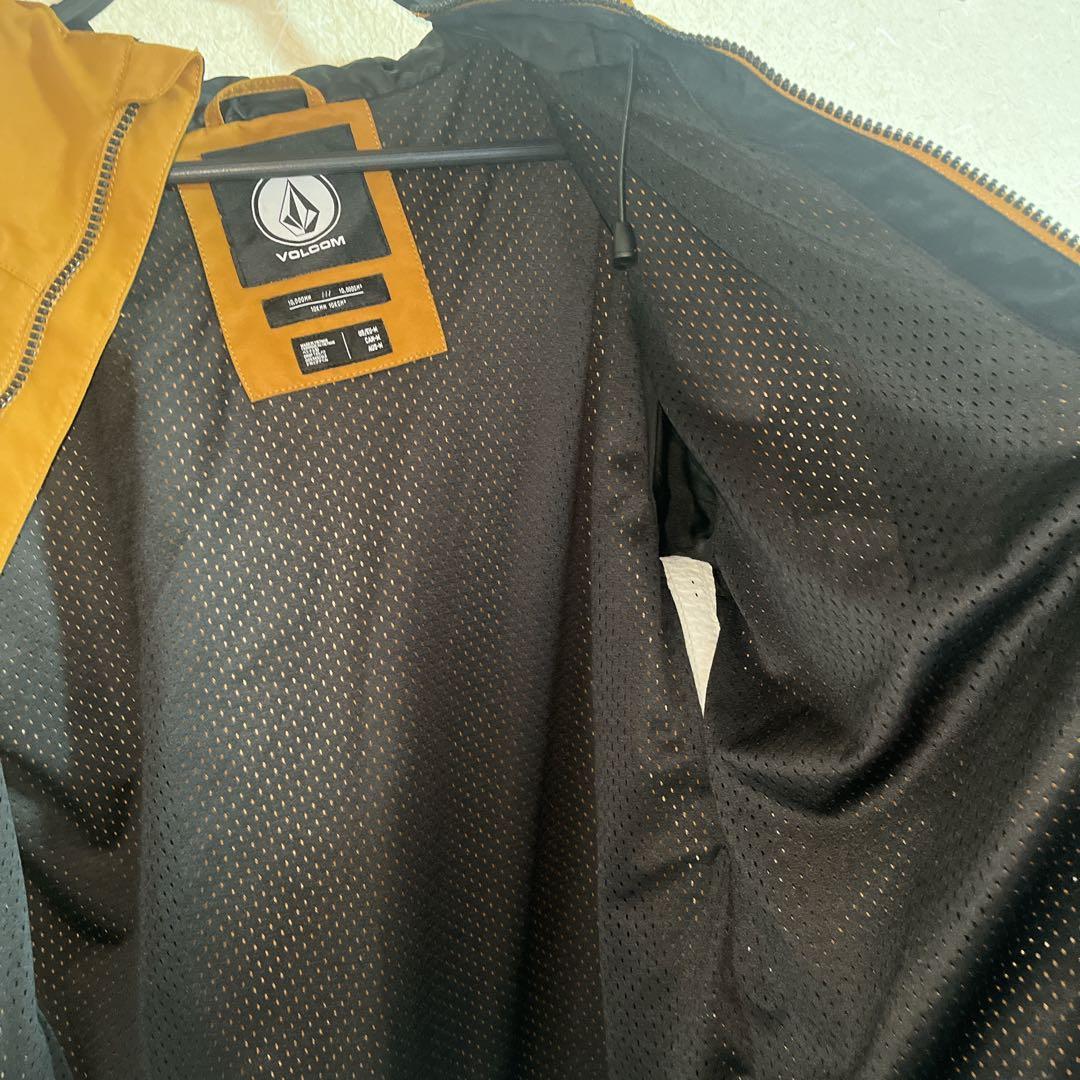 【一度使用美品】VOLCOM スノボウェア　上　23-24 型落ち　Mサイズ