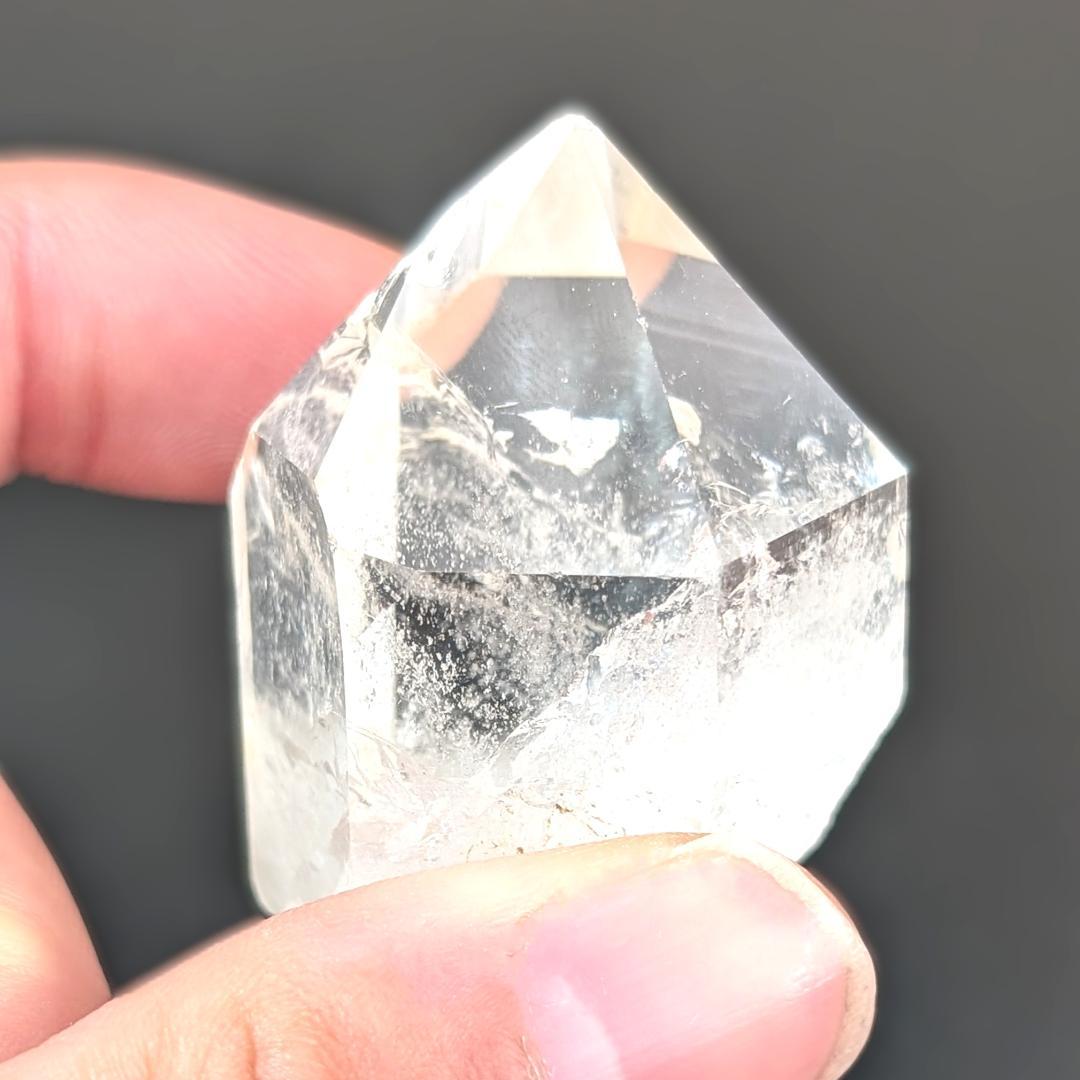 一点物 六角形の水晶ポイント原石 虹の光も顔を出す 神秘的エナジー 贈り物に