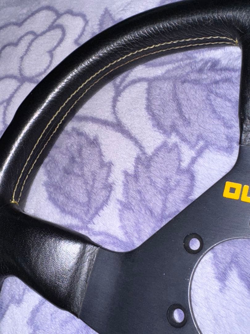 MOMO ヴェローチェレーシングステアリング　350mm