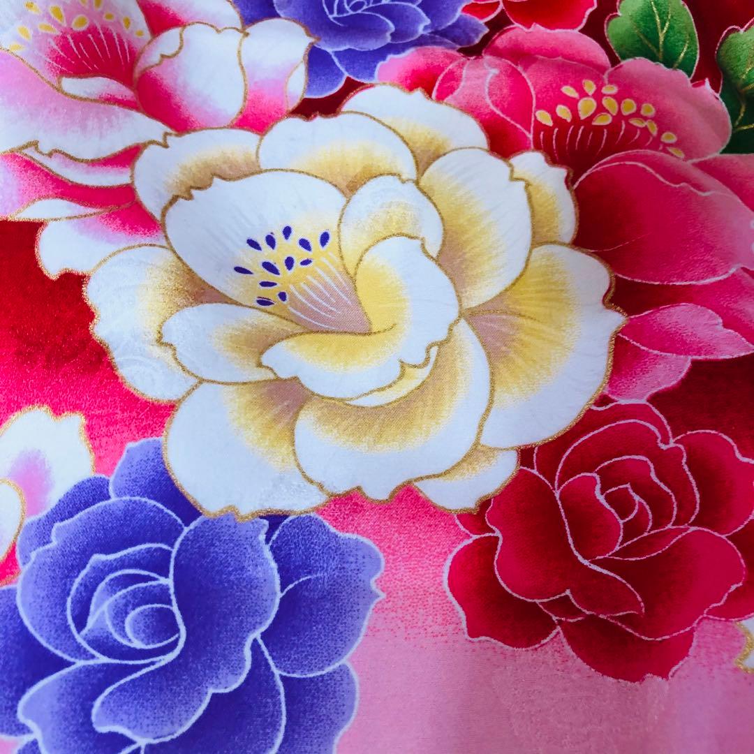 七五三七歳未使用着物‼️人気赤地暈し⭐︎薔薇金糸刺繍煌びやか際立つ⭐︎安心フルセット