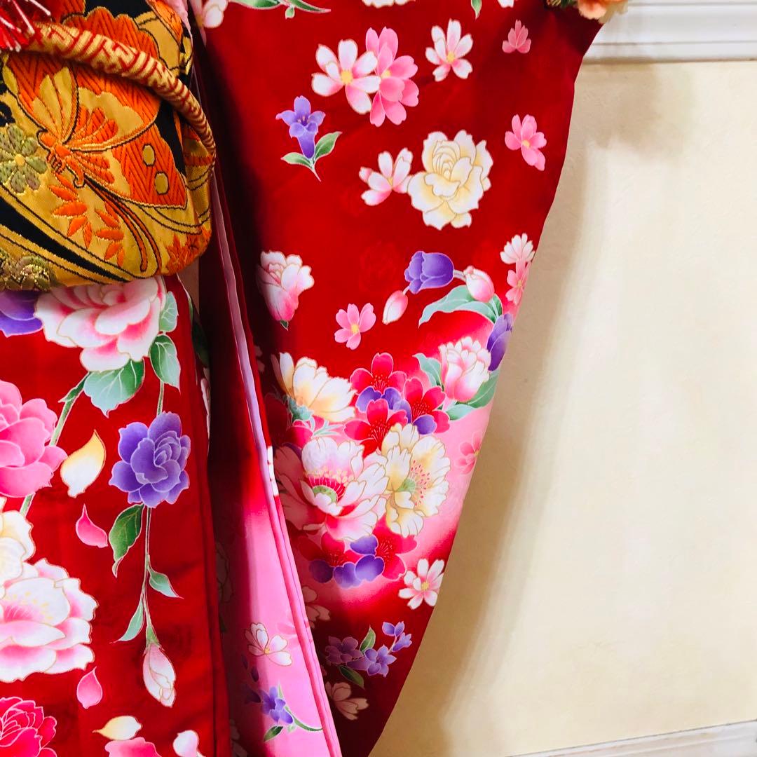 七五三七歳未使用着物‼️人気赤地暈し⭐︎薔薇金糸刺繍煌びやか際立つ⭐︎安心フルセット