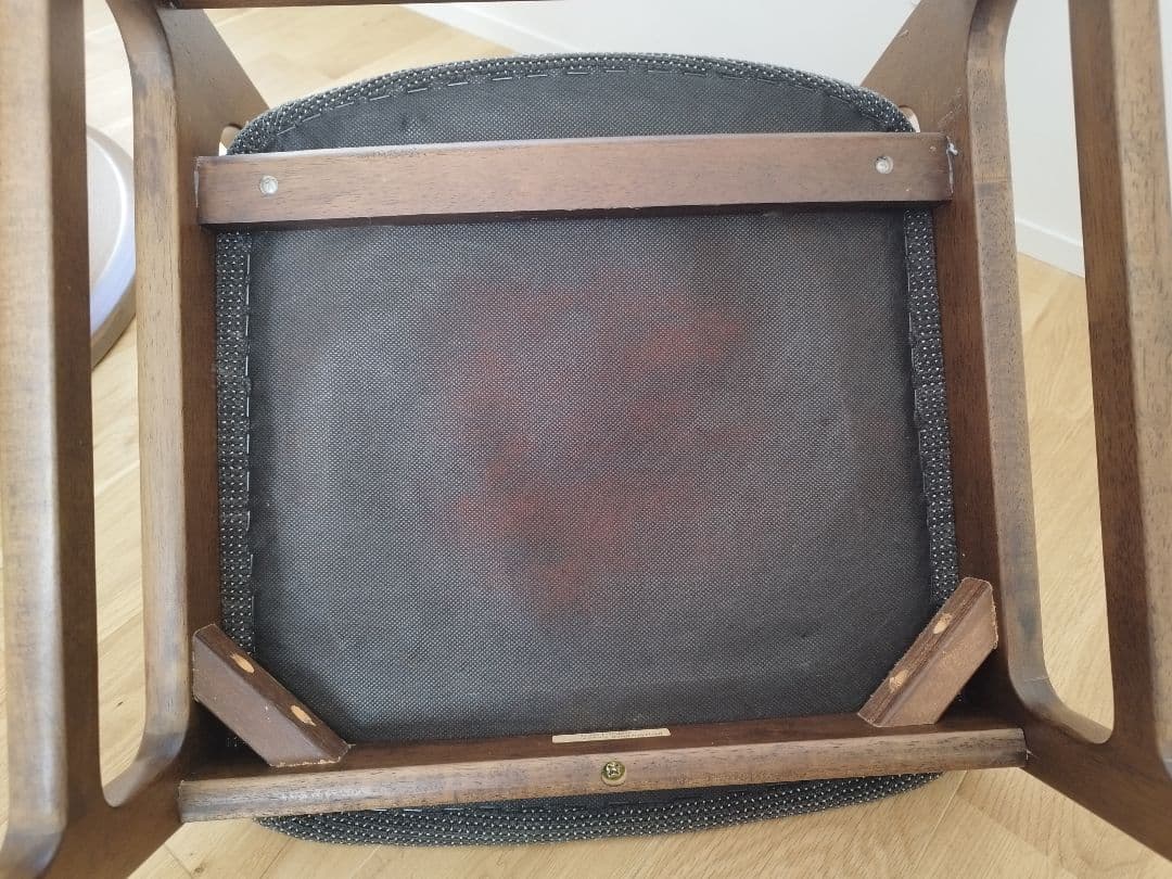 カリモク60　ダークグレー 布張りダイニングチェア