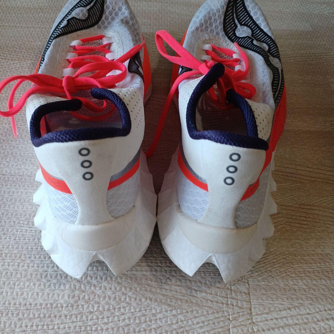 美品26.5サイズSaucony ランニングシューズ ホワイト/オレンジ/ピンク