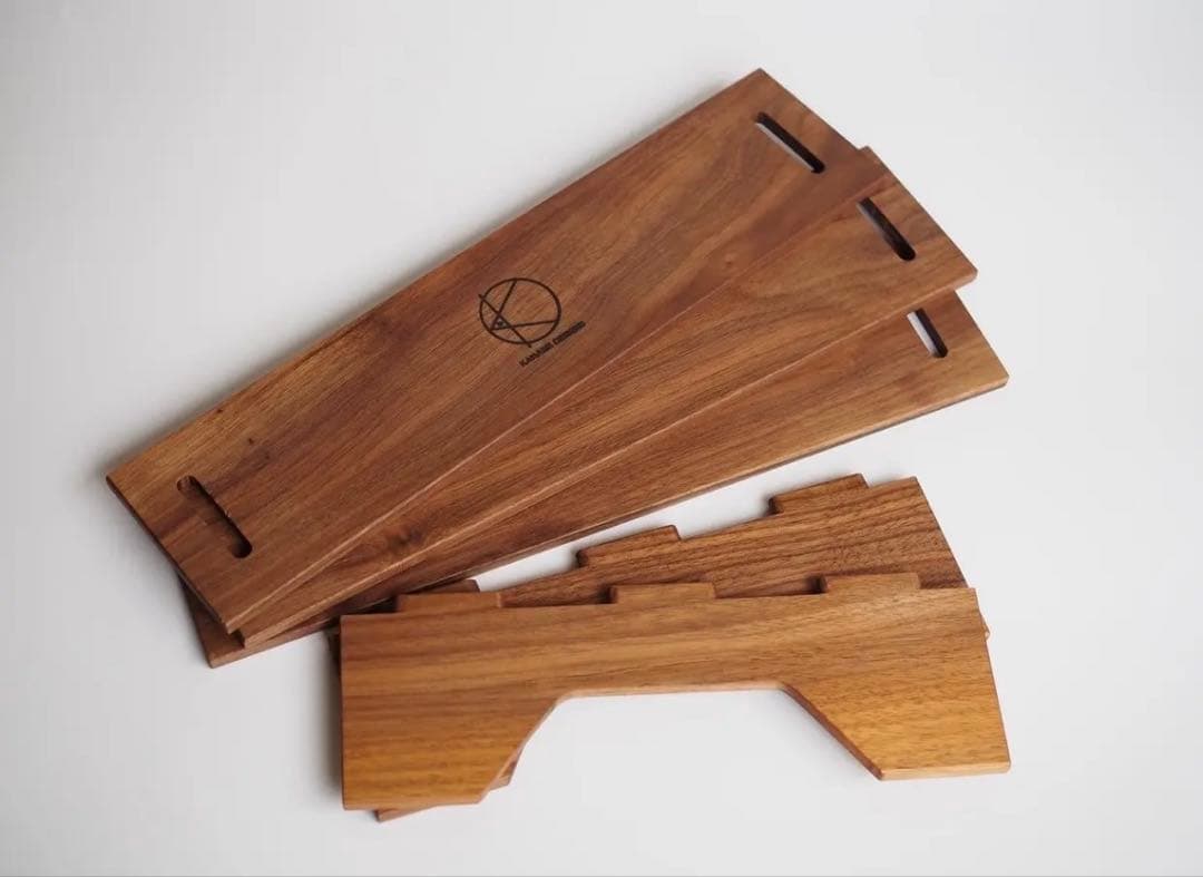 KANAMEdesigns　Horizontal Table　ウォルナット