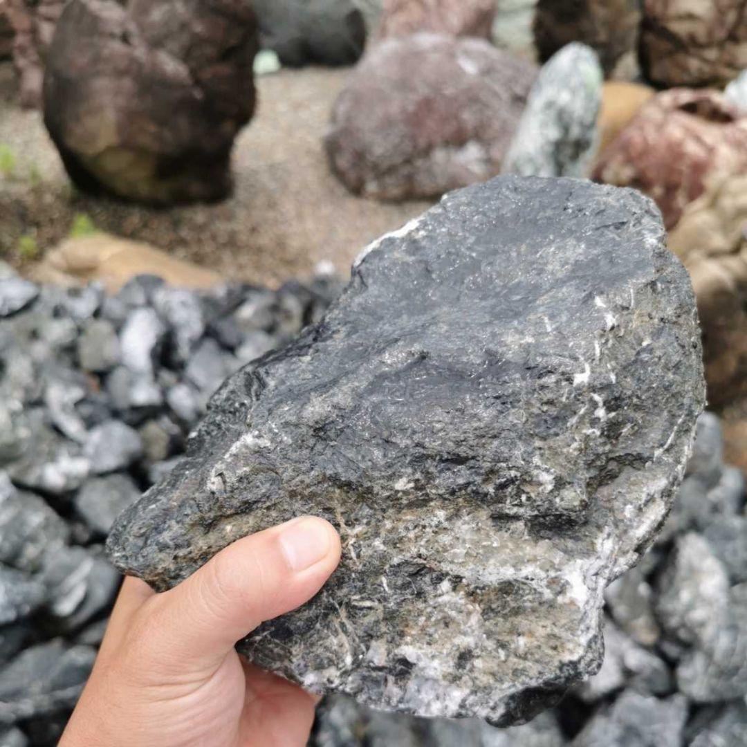 秩父産　グレーストーン　100キロ 庭石　石　鑑賞石　石材　割栗石