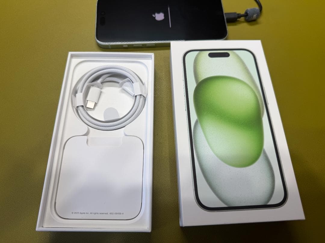 「美品」iPhone15 グリーン 128GB　 87％　おまけ付　SIMフリー