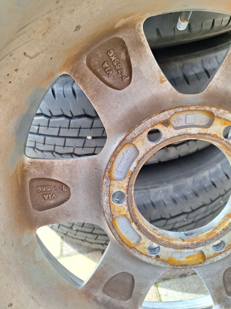 ハイエースタイヤアルミホイルセット mojirou.dx1026