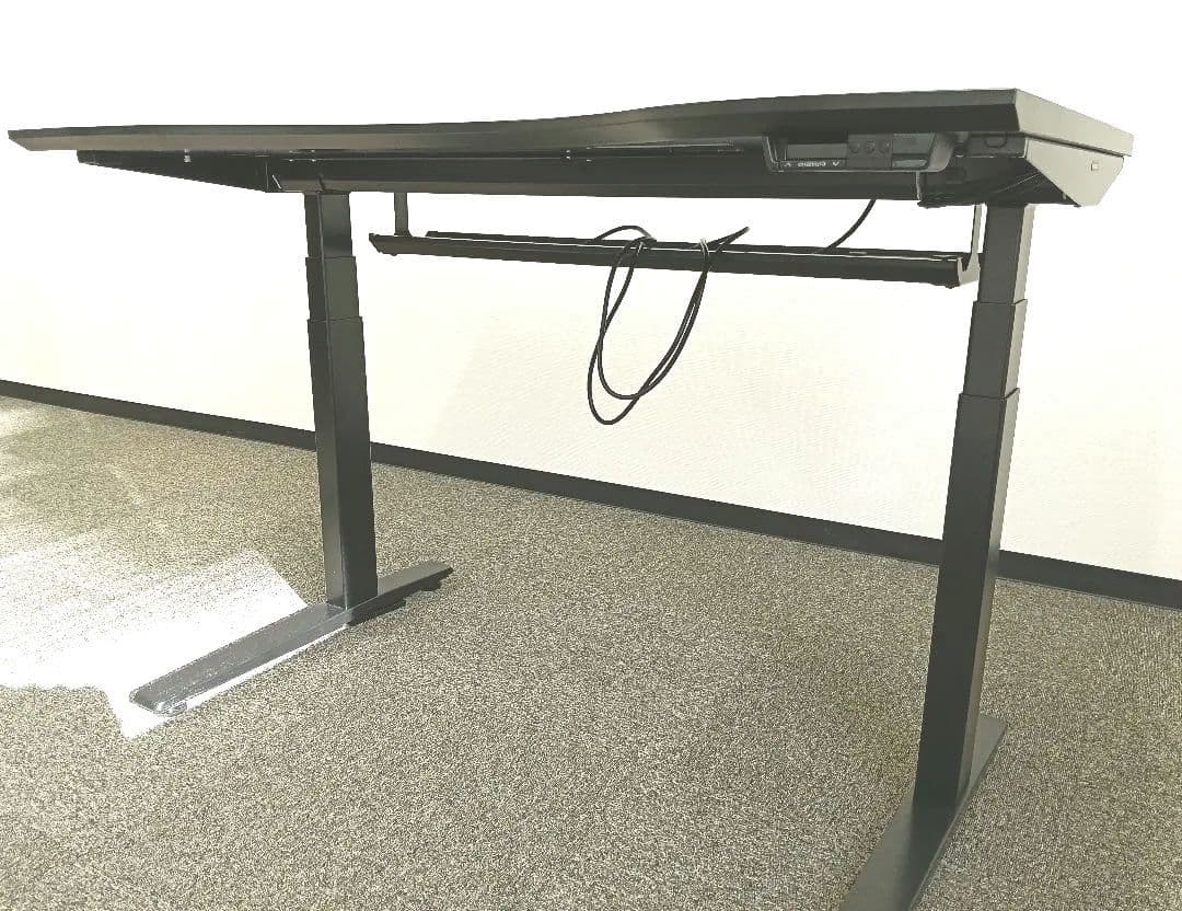 新春特価/オカムラの ストライカー スイフト 電動昇降デスク ラウンドタイプ