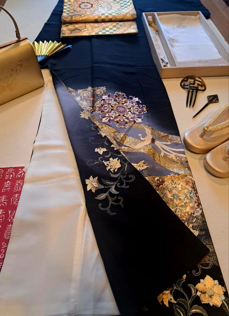 美品❇️豪華黒留袖　貝紫刺繍　 金銀彩　 比翼仕立て　５つ紋　フルセット