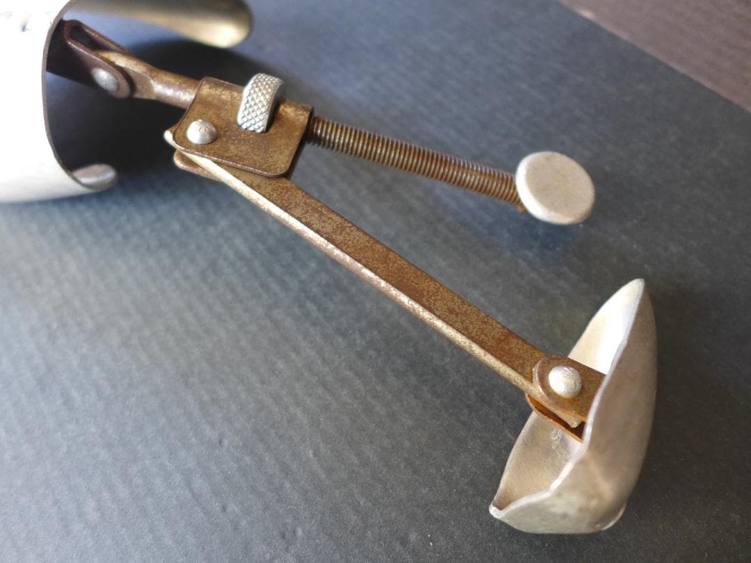 時代物　戦前　古いCHURCH’S シューキーパー　7x8 M 英国製　レトロ