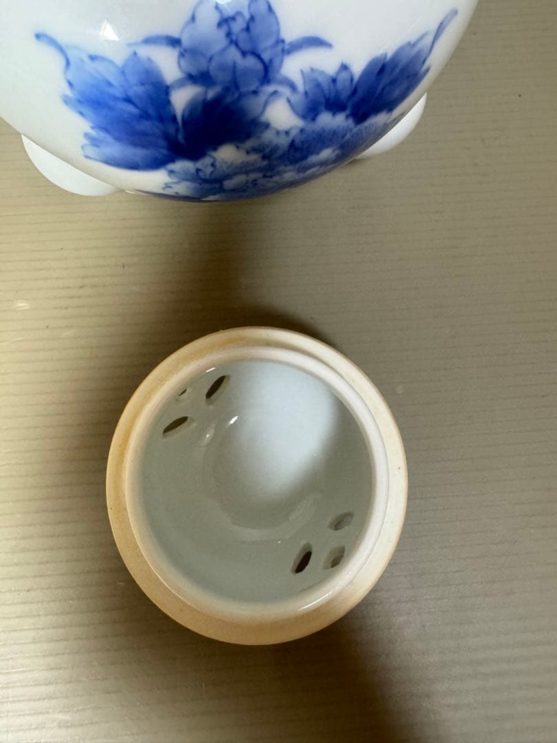 2156 平戸祐祥　染付花草　三足香炉