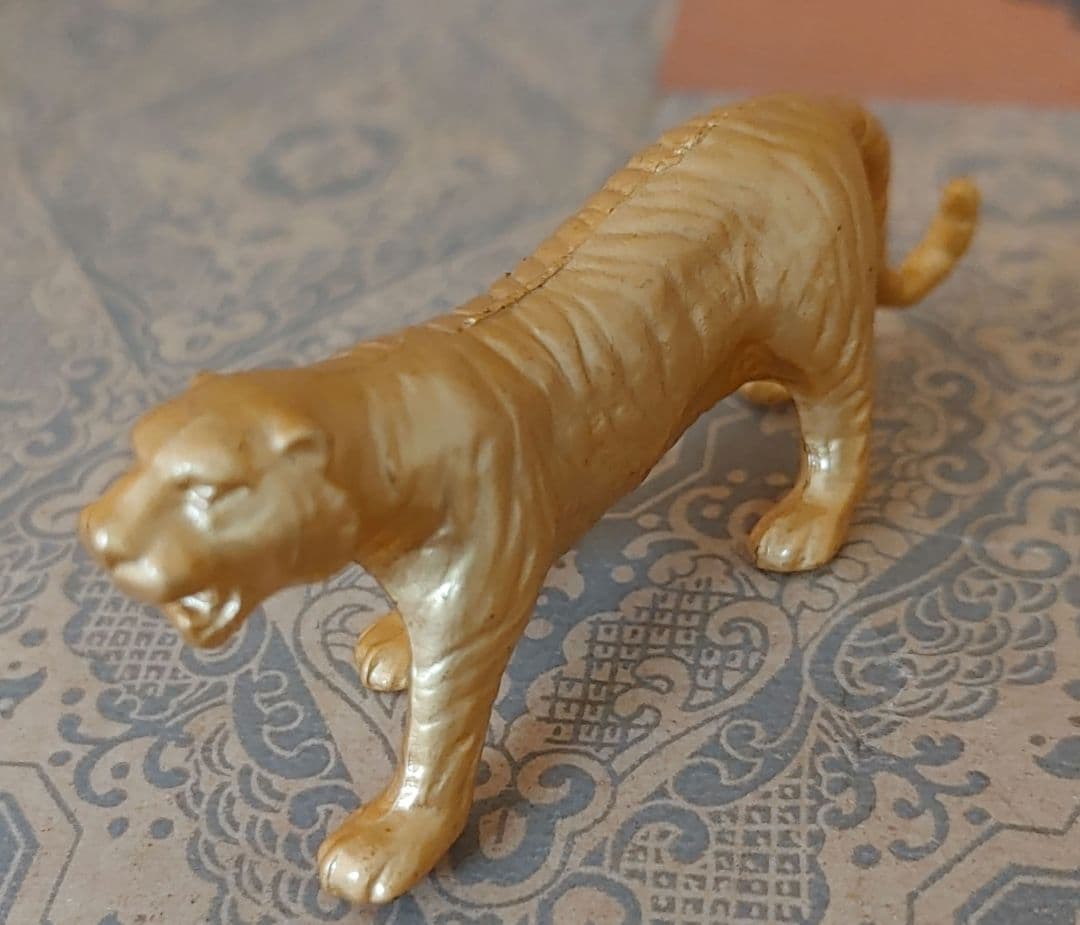 ブロンズ像 　虎　金属工芸　 置物　 オブジェ　　 アンティーク　 干支