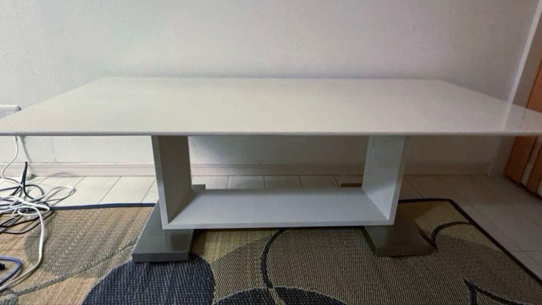 スタイリッシュ 人工大理石センターローテーブル シンプルデザイン　東京インテリア