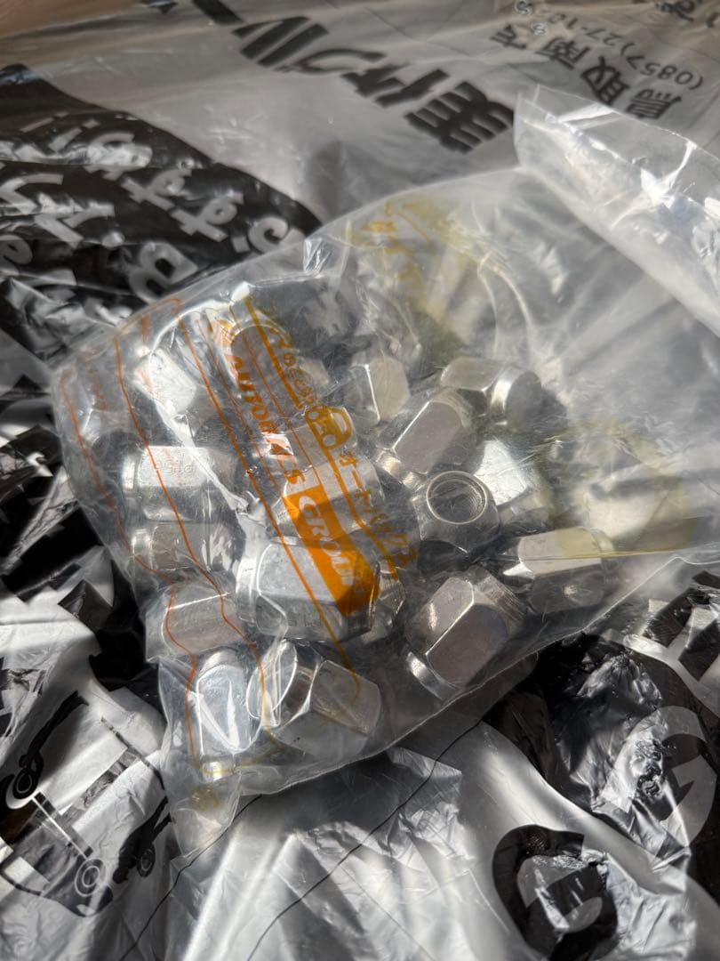 【超美品】スタッドレスタイヤ BLIZZAK DM-V3 215/70R16