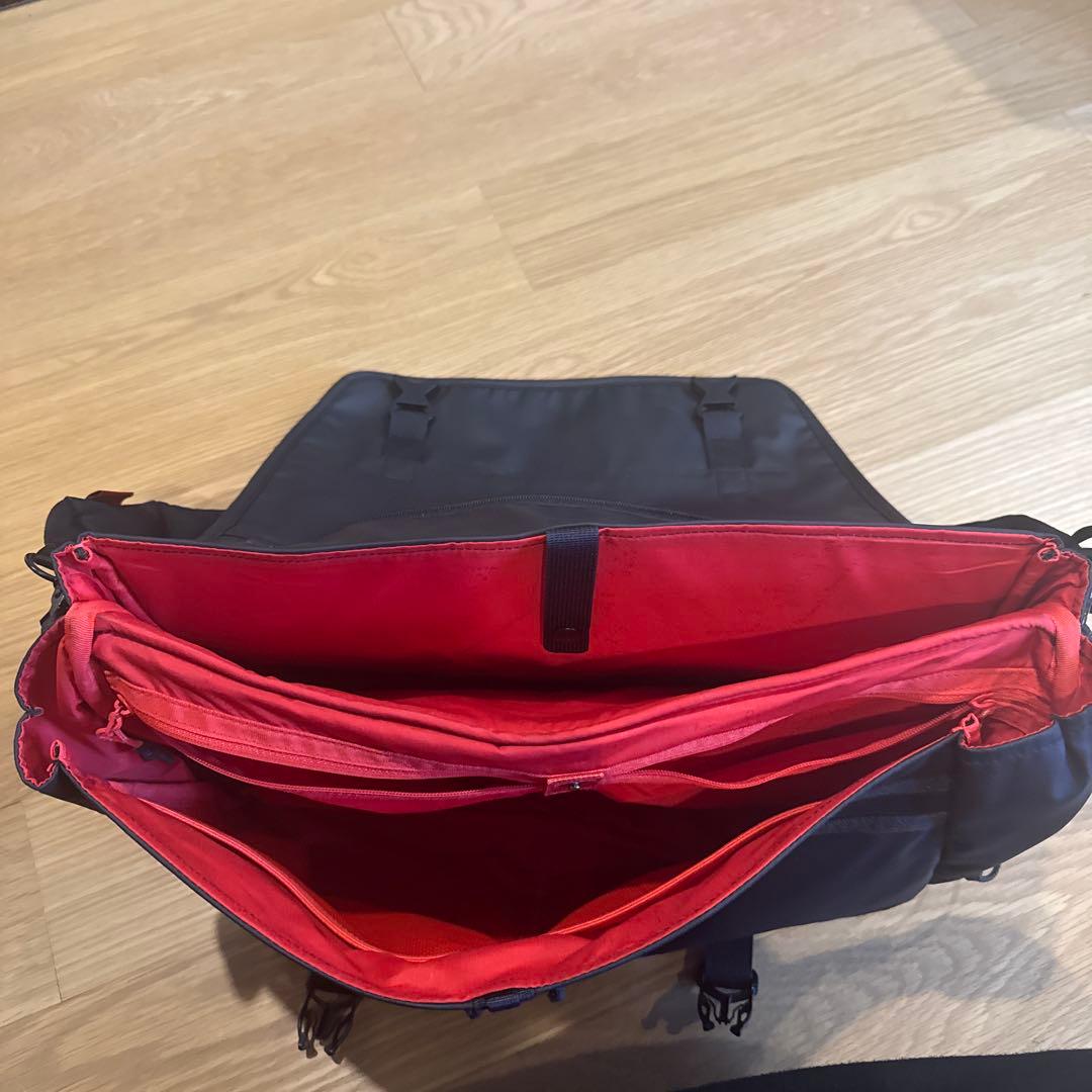 パ*カ様 topologie メッセンジャーサコッシュラージ （本体のみ）