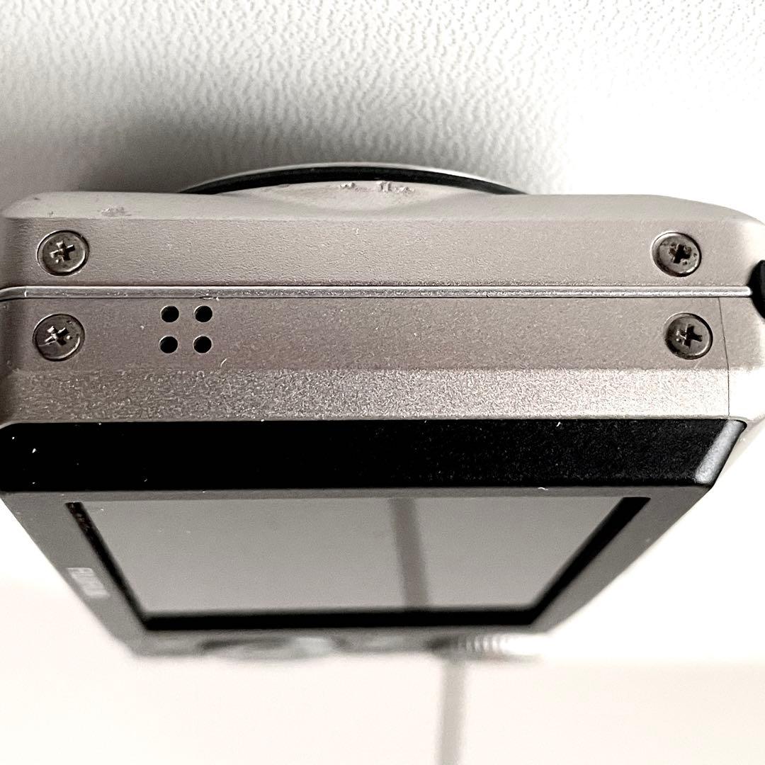 FUJIFILM FinePix F50fd 本体と付属品