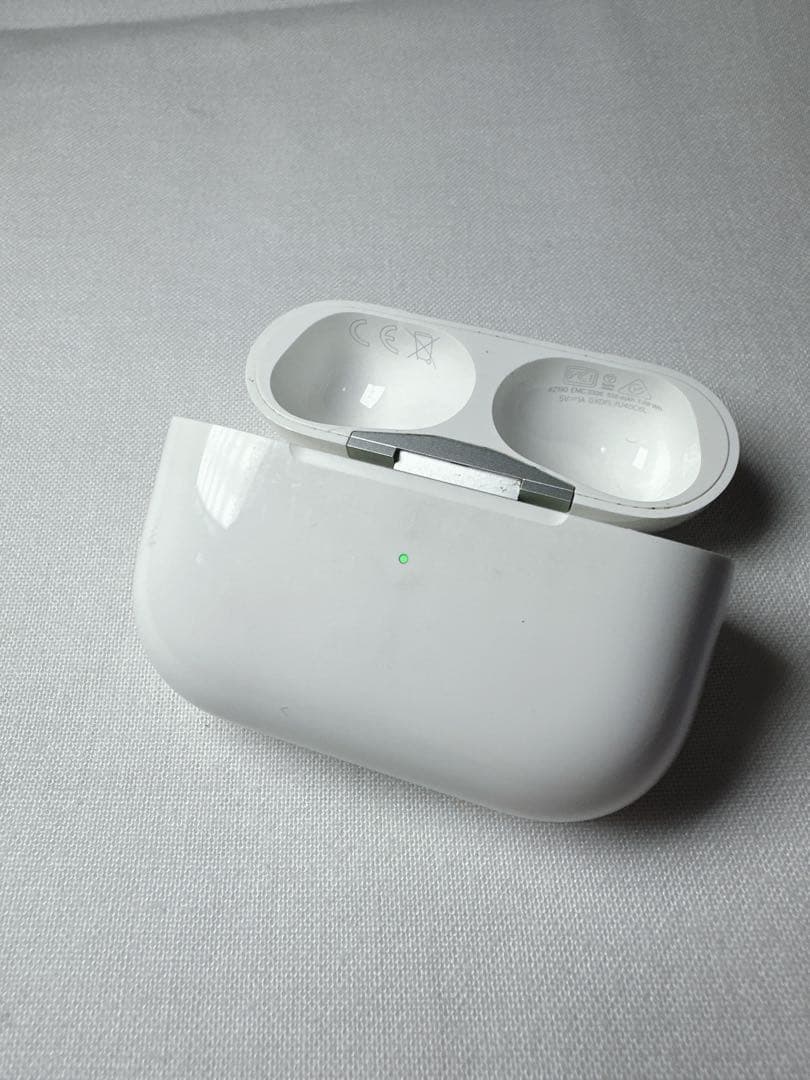 【完動品】アップル　AirPodsプロ第1世代　ブリーフィングケースおまけ