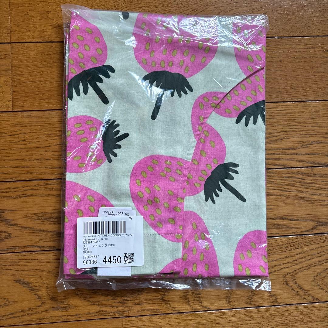 新品未使用未開封 タグ付き マリメッコ エプロン いちご柄 グリーン ピンク