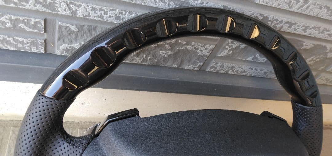 トヨタ アクア NHP10 社外ハンドル ピアノブラック パンチングレザー 美品