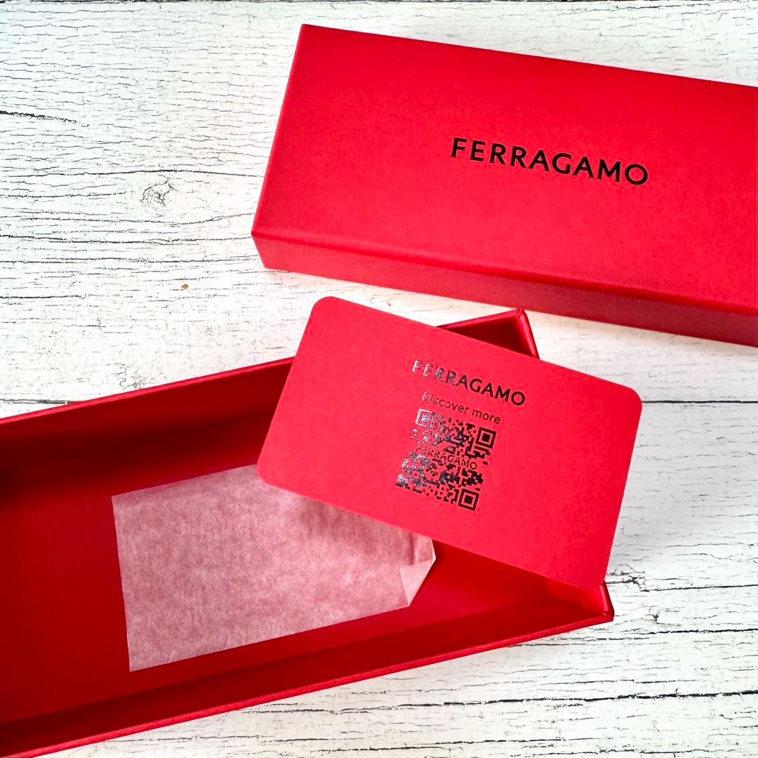 【新品】FERRAGAMO フェラガモ サングラス オーバル型 ブラウン