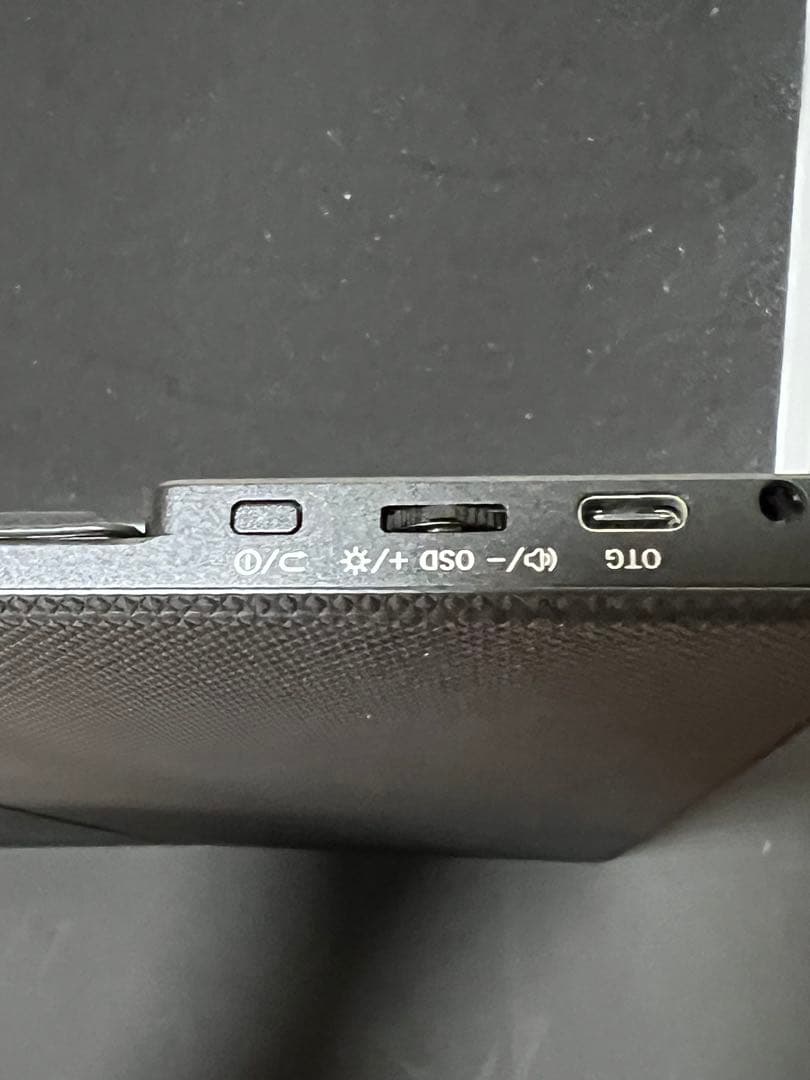 PROMETHEUS 17.3インチ フルHDモバイルモニター