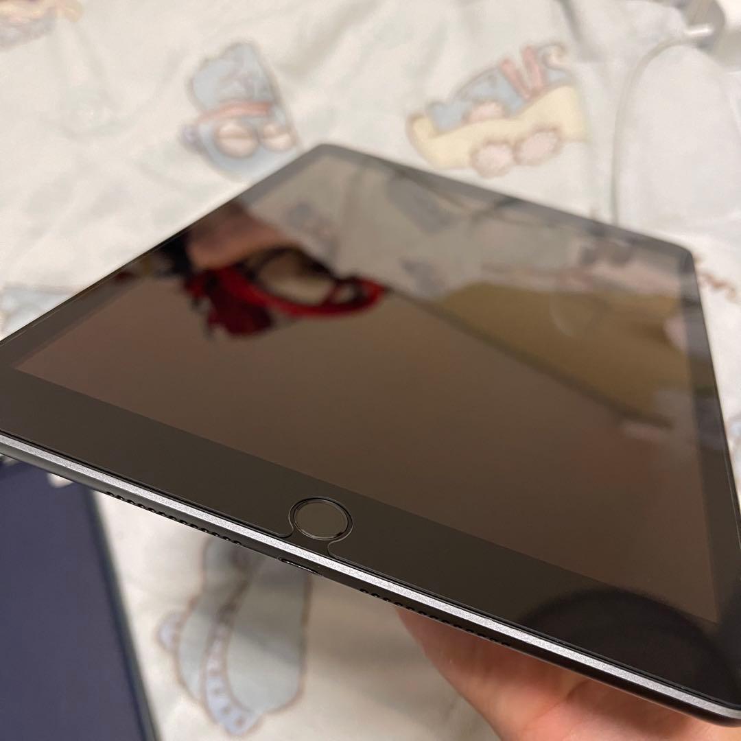 iPad 第8世代 10.2インチ 32GB Wi-Fiモデル中古 動作良好