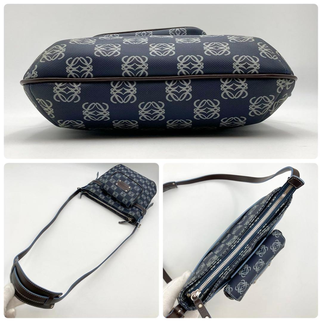 fumiko✨ LOEWE ショルダーバッグ リピートアナグラム 紺色