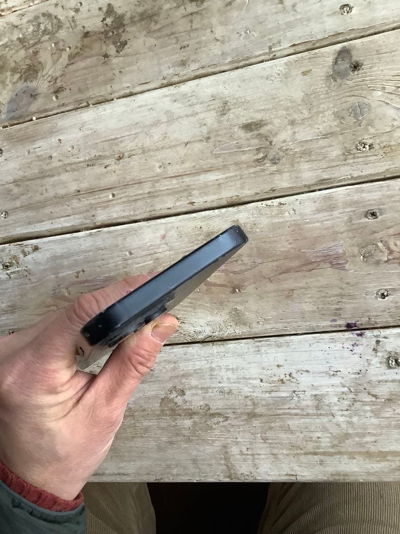 【ジャンク】iPhone 15 ブラック　256GB SIMフリー 背面割れあり