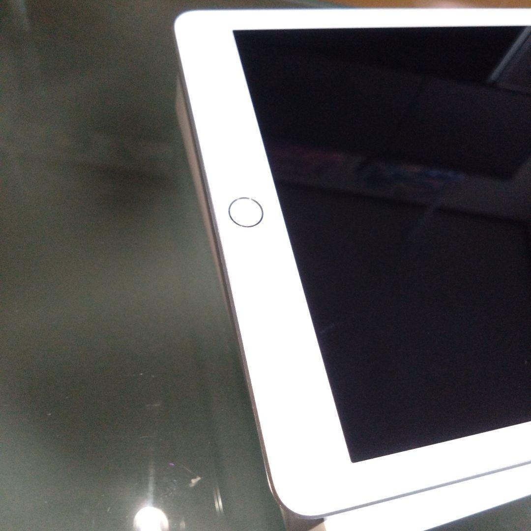 Apple iPad 第5世代　ホワイト 本体