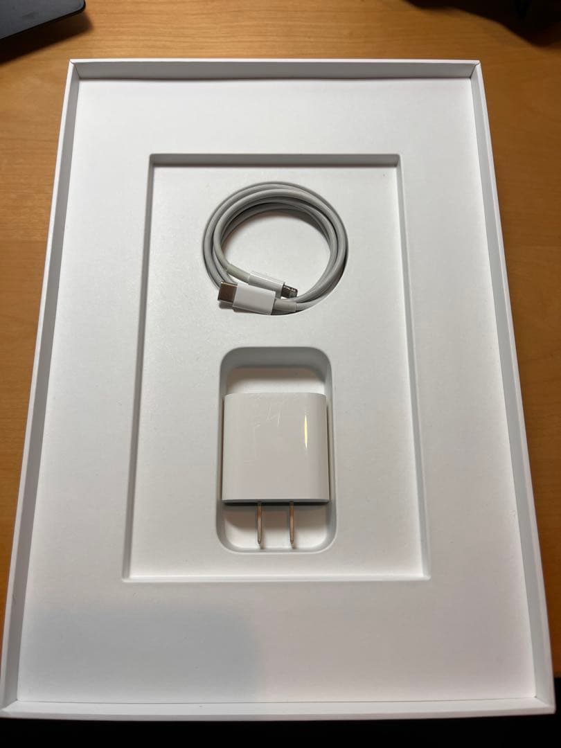 iPad(第8世代)32GBシルバー 本体