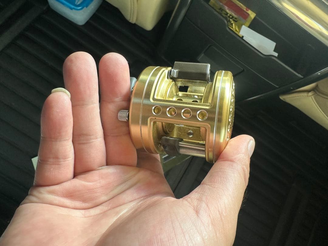 SHIMANO CALCUTTA 200XT ベイトリール