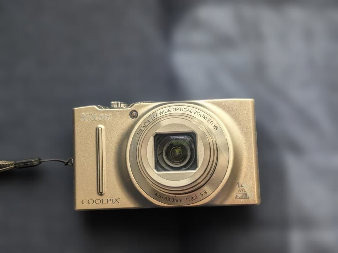 Nikon COOLPIX S8200 シルバー 元箱　予備バッテリー付属品付き