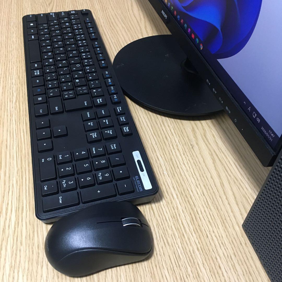 フルセット Lenovo Win11 快速i3 8Gメモリ SSD 23.8'