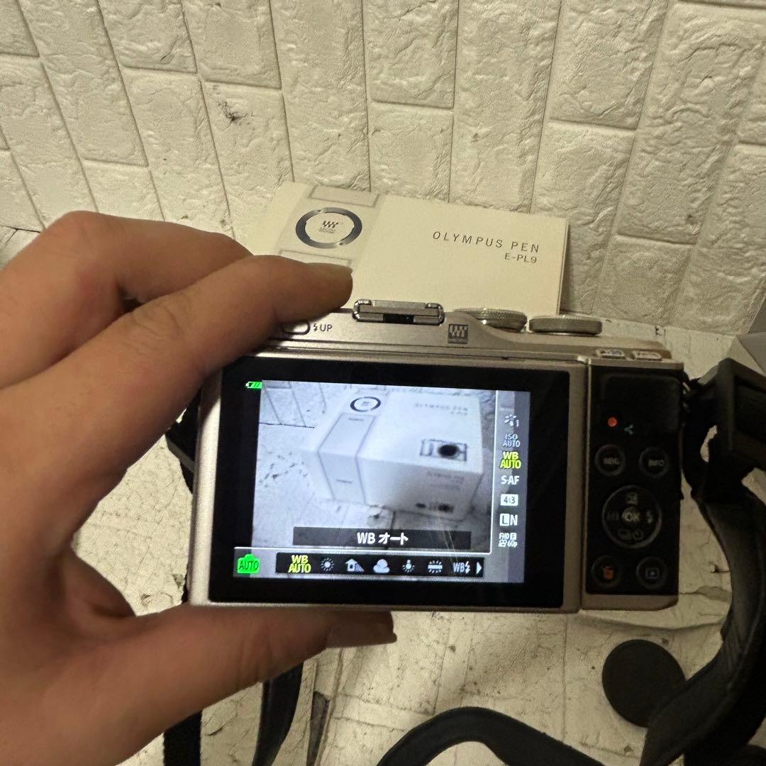 OLYMPUSミラーレス一眼カメラ E−PL9 ダブルズームキット