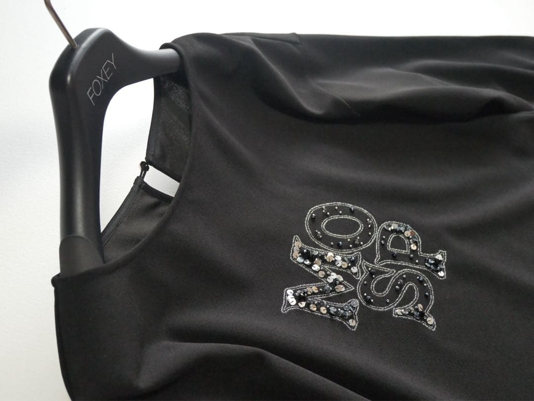 MORABITO SPELLモラビト　プルオーバートップス 刺繍 サイズ38