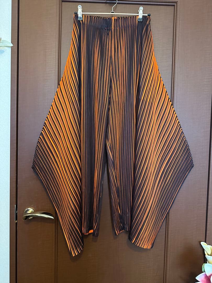 プリーツプリーズ　アルトネオンワイドパンツ　オレンジx 黒　美品　ネオンオレンジ
