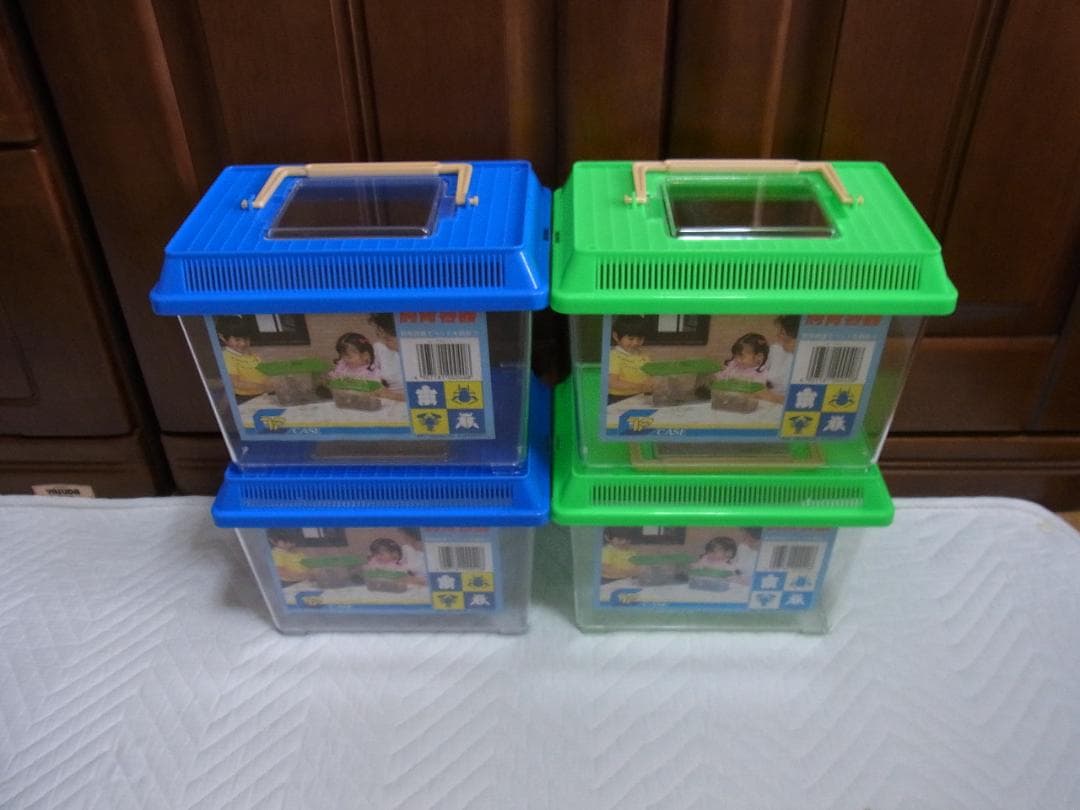 コバエシャッター中１０個（中古）その他虫カゴ１０個、幼虫用飼育ボトル９本（中古）