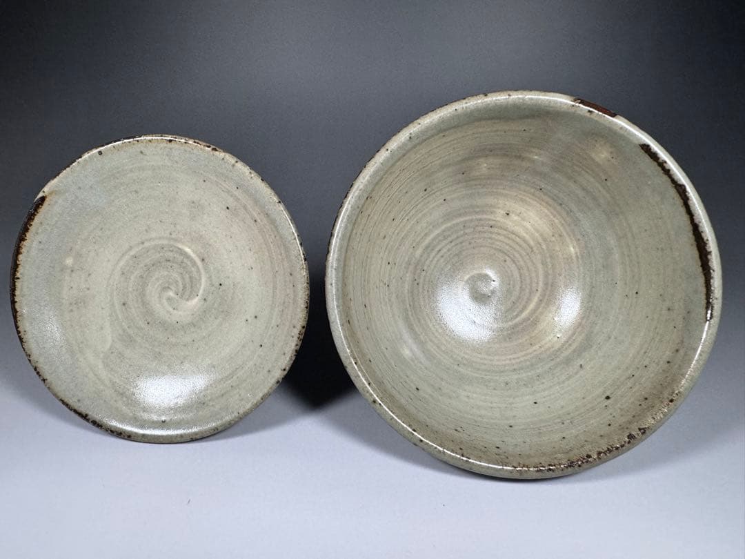 人間国宝 島岡達三 作 象嵌赤絵草花文夫婦飯碗 共箱 象嵌 赤絵 夫婦 茶碗