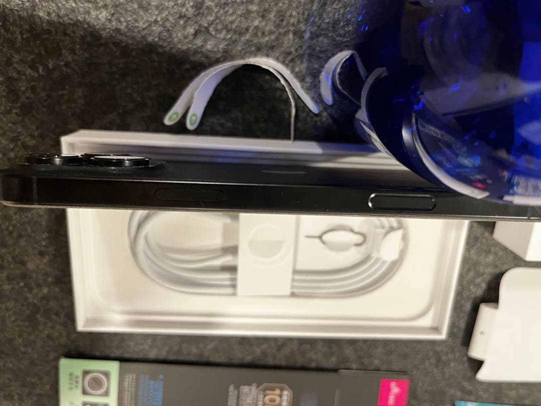 Apple iPhone 16 Pro Max ブラックチタニウム本体 +おまけ