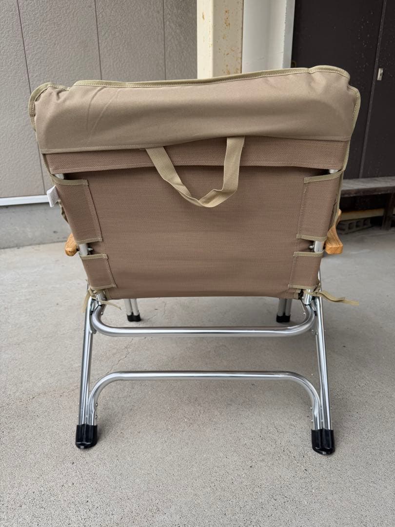 ベージュ アウトドアチェア 木製アームレスト