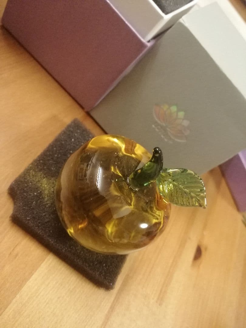 クリスタル　ゴールド　りんご