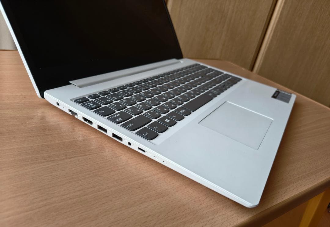 Lenovo Ideapadノートパソコン ホワイト