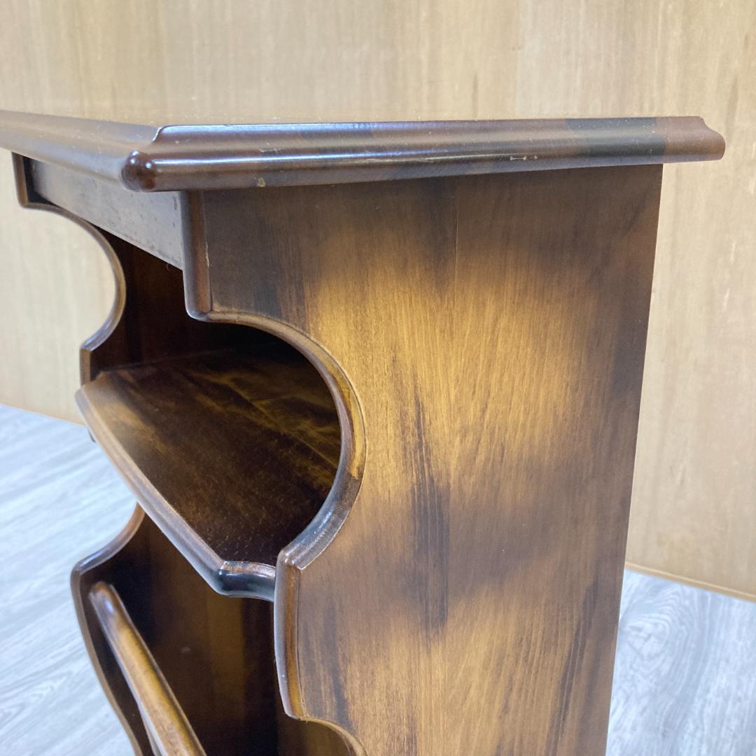 【カリモク】コロニアル　サイドテーブル　マガジンラック