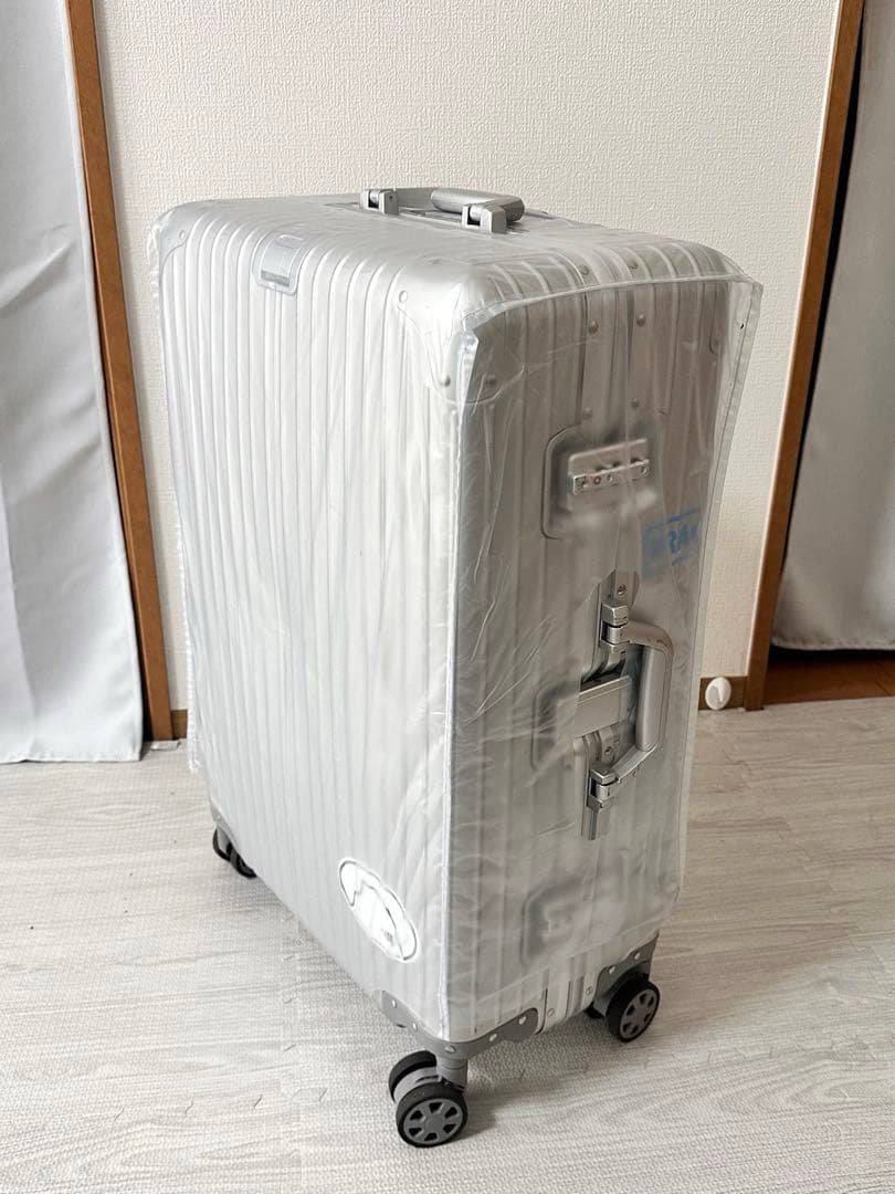 TSAロック付き　アルミニウム合金製　シルバー4輪キャリーケース。