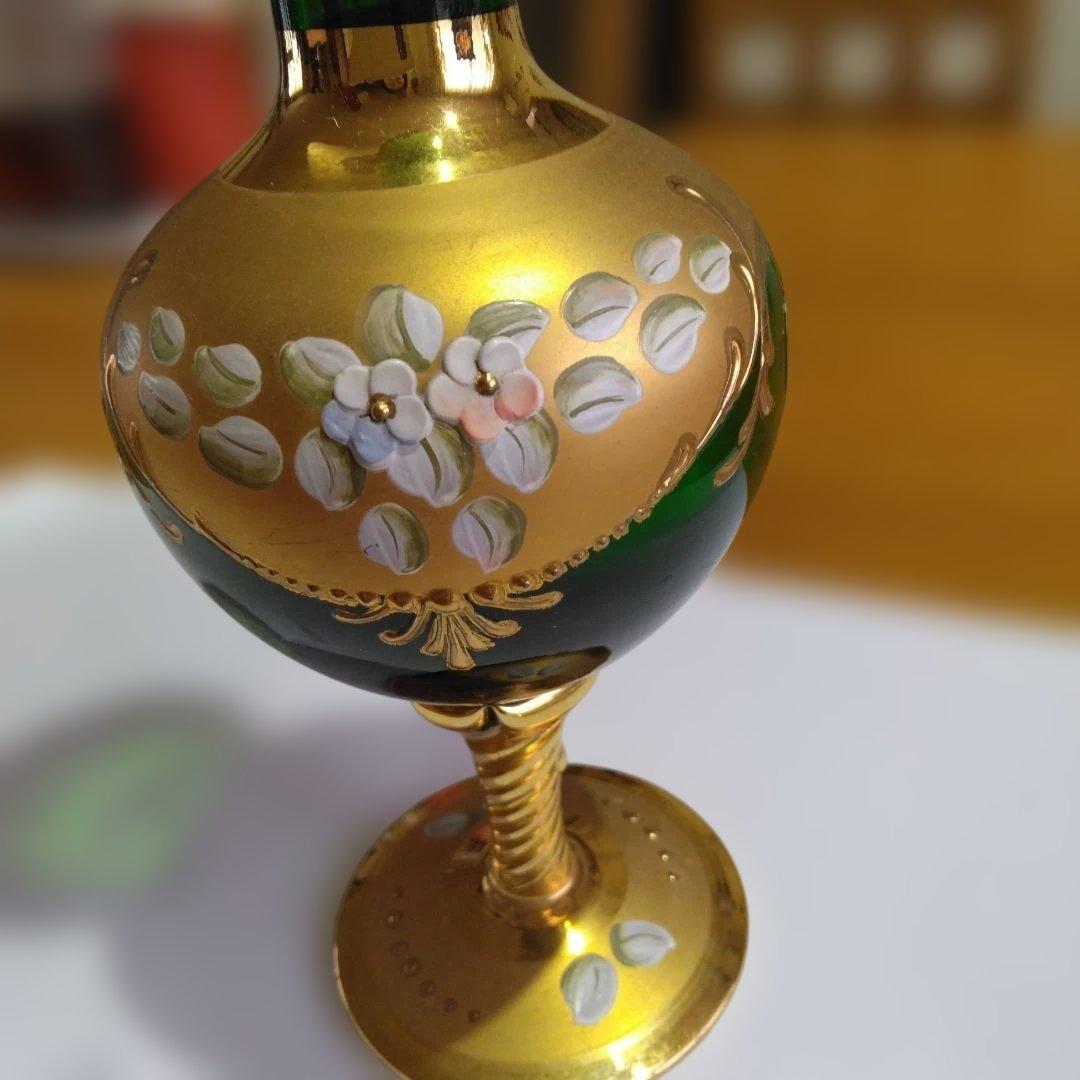 新品未使用イタリア　ベネチアグラス緑色と金色の花瓶